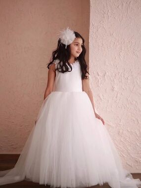 Brand New Never worn 
White Tulle Flower Girl Dress